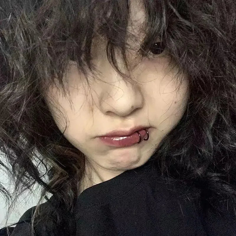 Lips Piercing🖤🤍