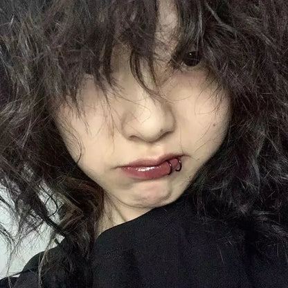 Lips Piercing🖤🤍