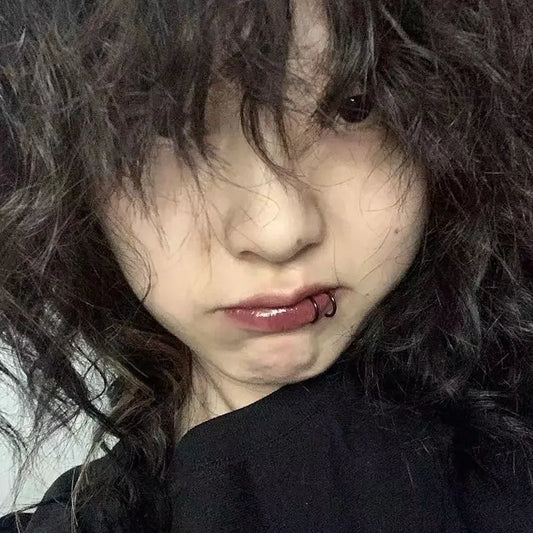 Lips Piercing🖤🤍